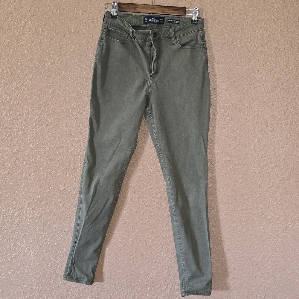 LIGHTLY WORN HOLLISTER!